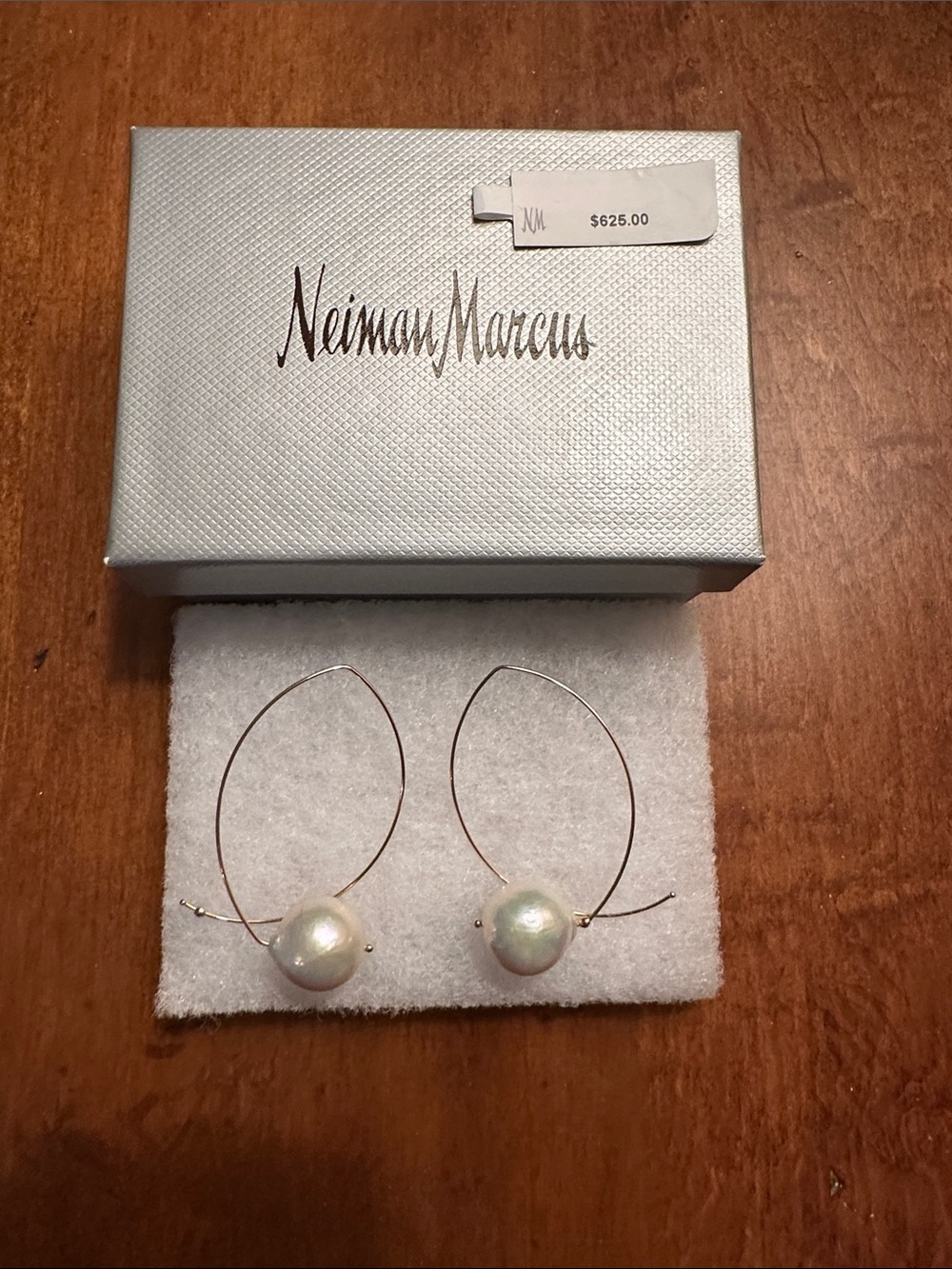 14k Gold Hoop Earrings with White Pearls